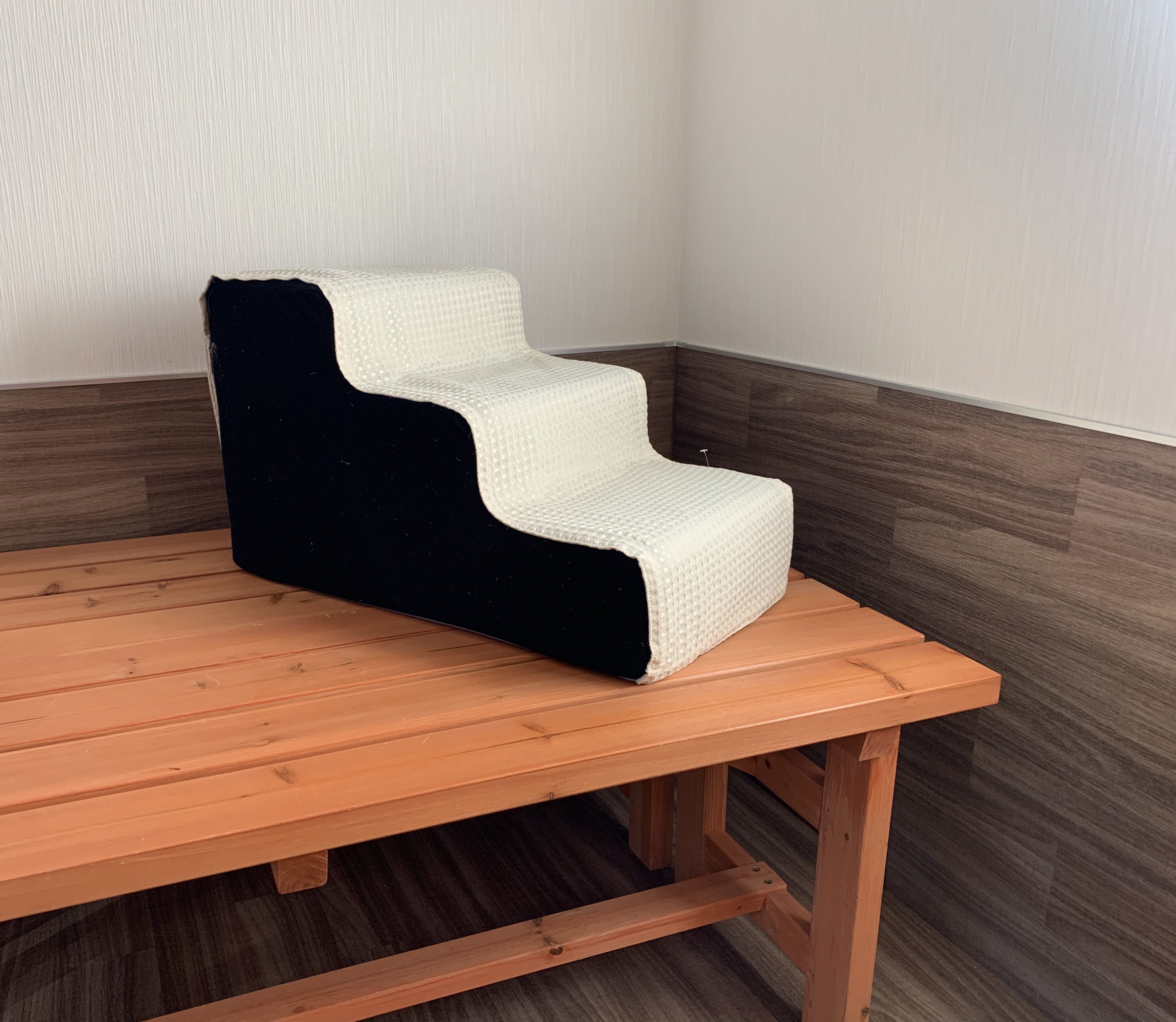 4E499D29-F819-4A77-BB70-